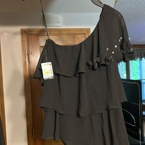 Women’s size 4 EXPO, New York one shoulder layered dressy little black shirt!